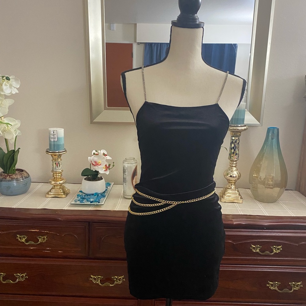 ☀️👗NWOT H&M sexy velvet dress straps in rhinestone chain crossed at back☀️